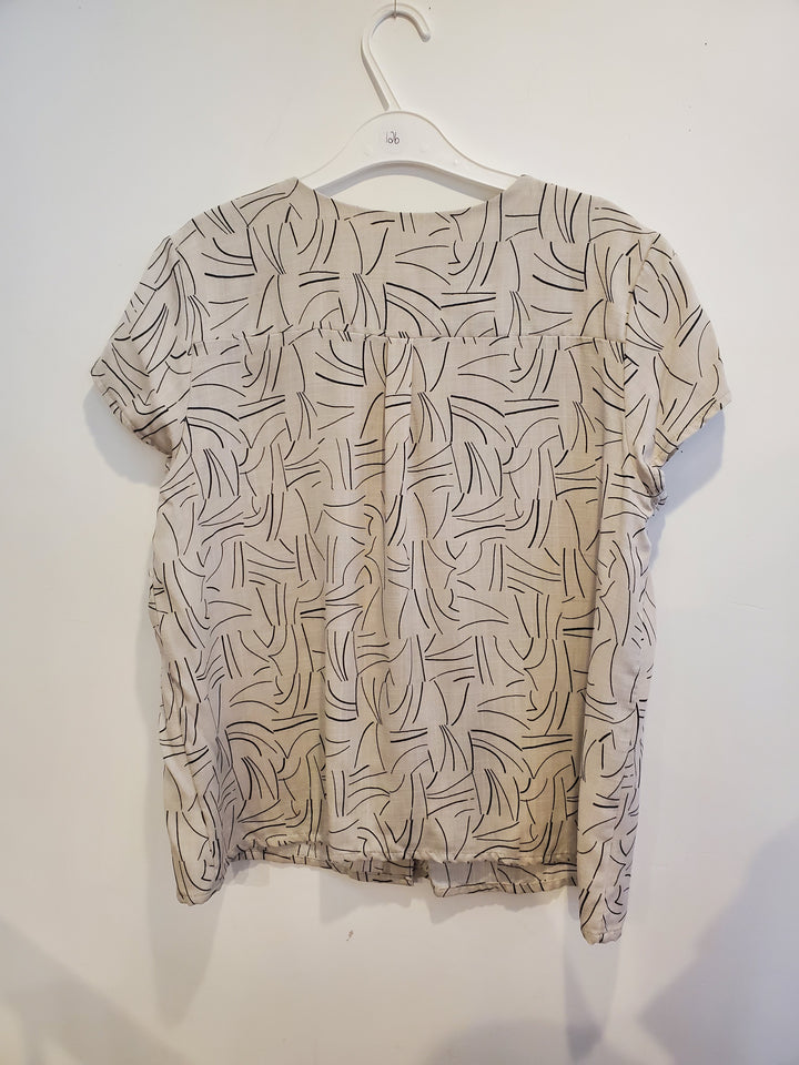 126 - Shorty Blouse - Ivory Abstract - Almost perfect